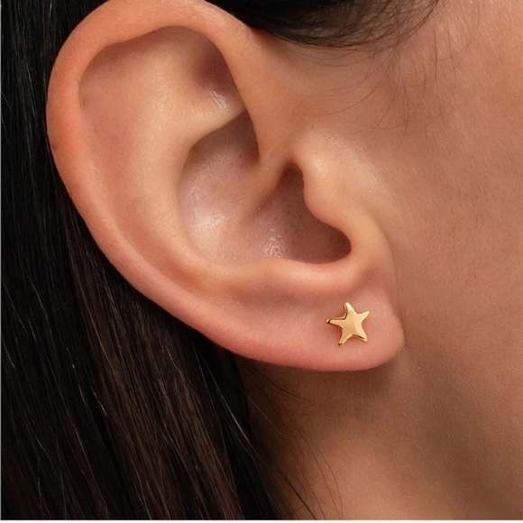 GOLD 14k Gold Plated Star Stud Earrings - Picture 1 of 2